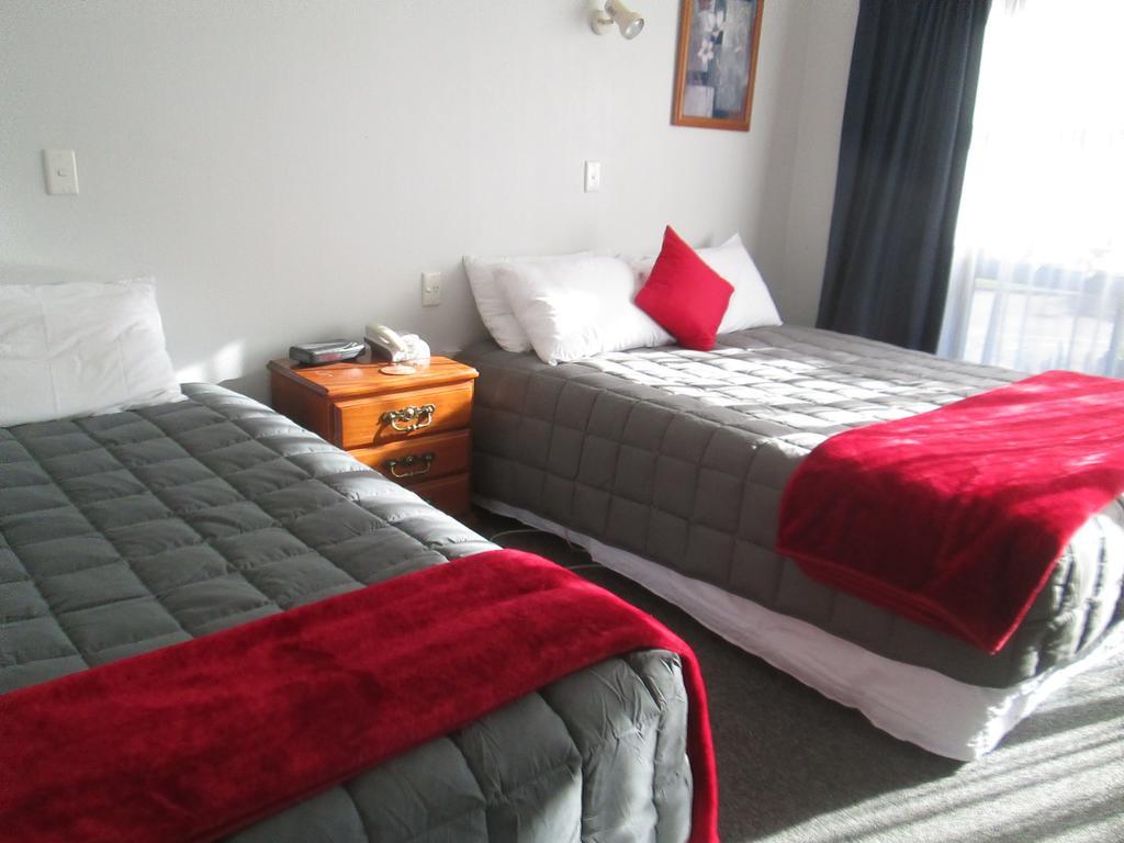 Awatea Park Motel Палмерстон-Норт Экстерьер фото