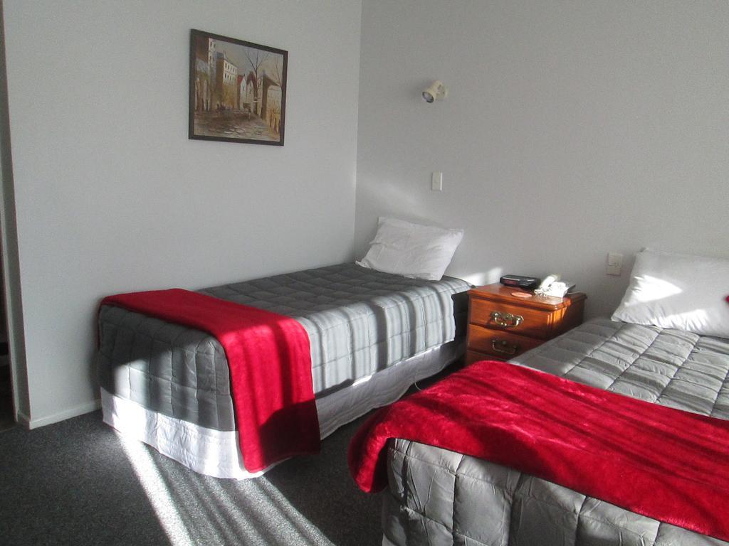 Awatea Park Motel Палмерстон-Норт Экстерьер фото